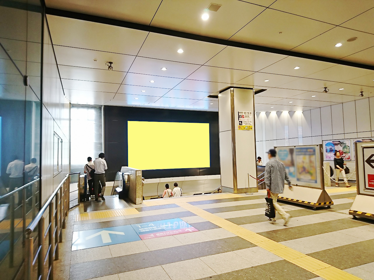 東京駅丸の内大型LEDビジョン