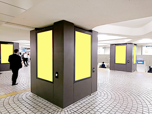 新宿駅 デジタルピラーセット