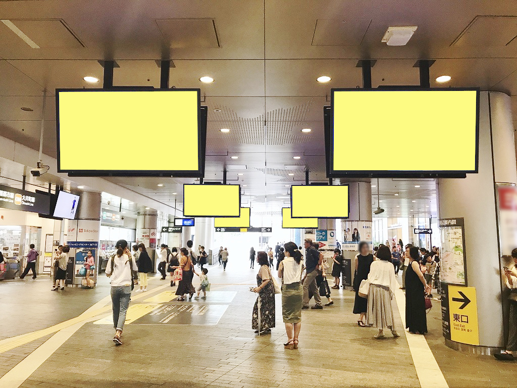 二子玉川駅 シーリングサイネージ