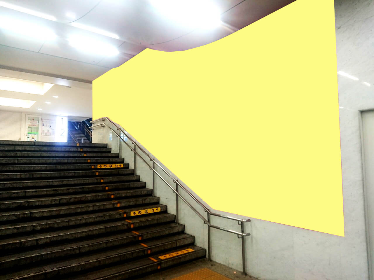 博多駅改札口 壁面シート広告