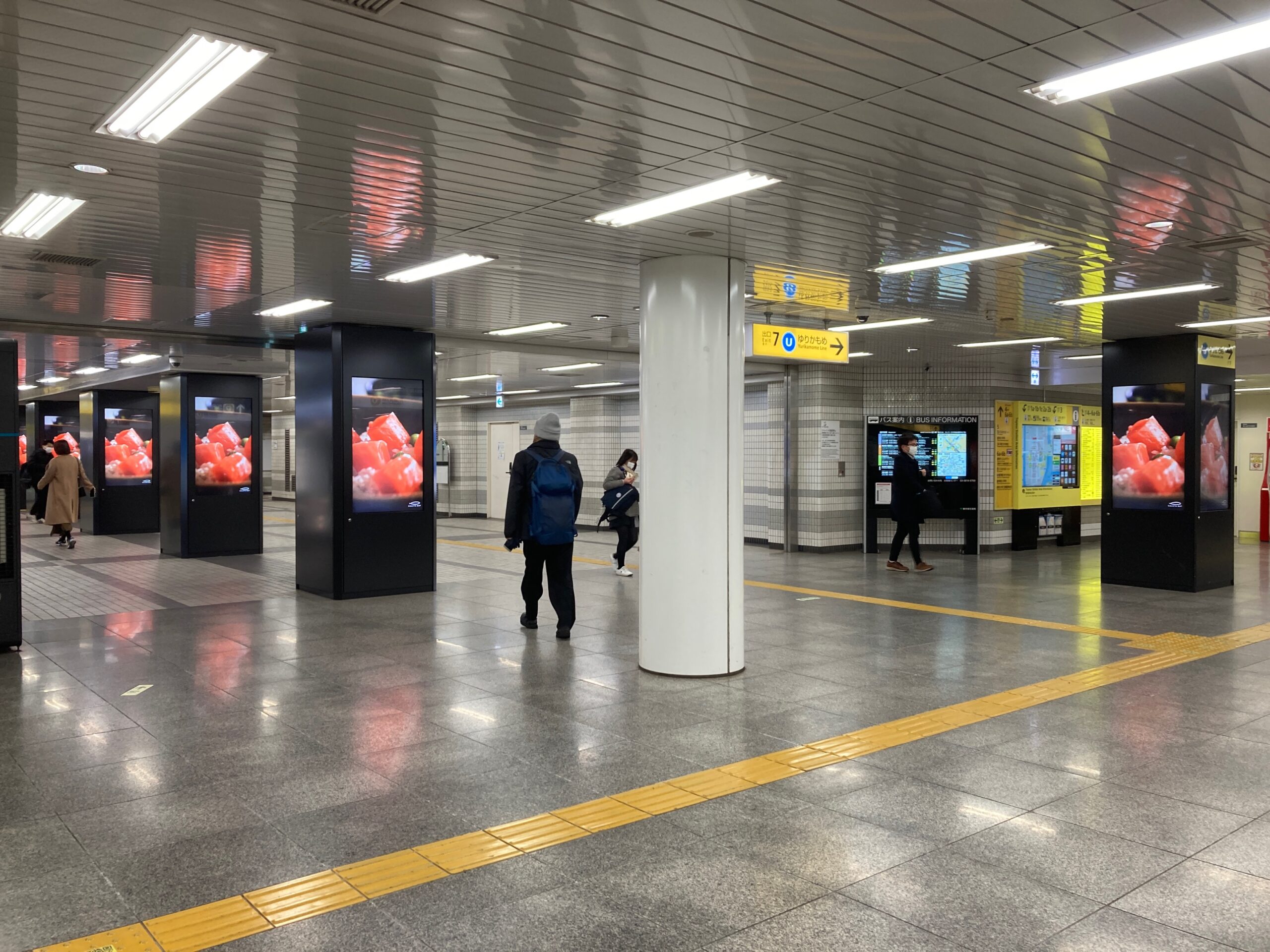 東京メトロ 豊洲駅MCV（メトロコンコースビジョン）単駅1monthスポット