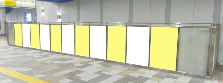 京王調布駅 調布ガラス腰壁パネルばり広告