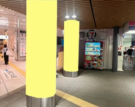 下北沢 柱巻き広告