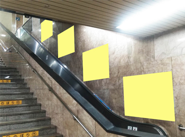 エスカレーター横壁面ステッカー広告