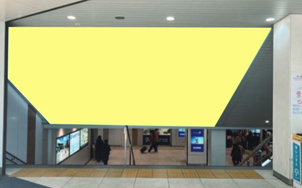 京成上野駅 天井シート広告