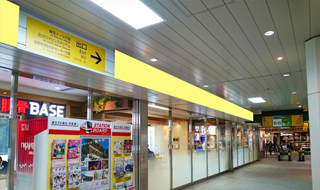 欄間 シート広告 JR海浜幕張駅