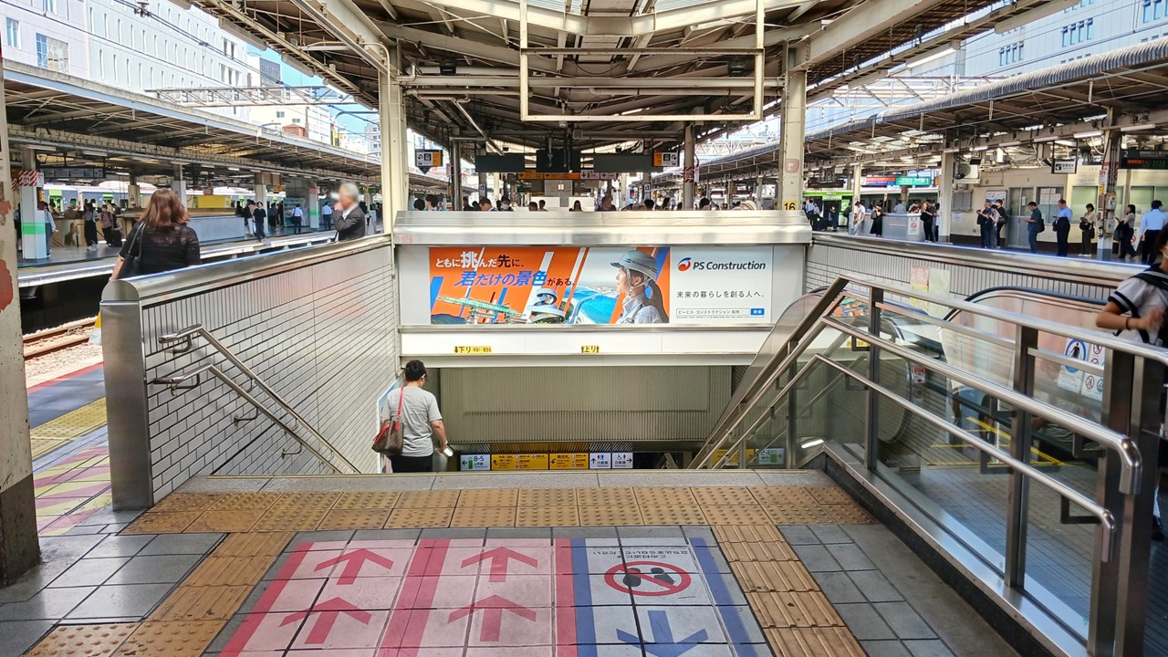 池袋駅_駅看板_広告掲載事例_ピーエス・コンストラクション株式会社