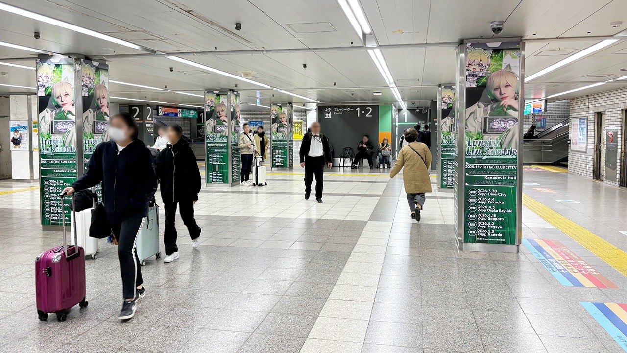 JR池袋南改札内柱シートセット_らぶしっく_広告掲載事例 (2)