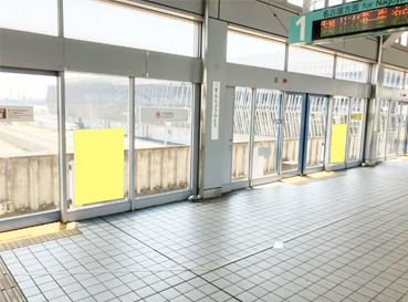 あおなみ線 ホームガラスシート集中貼広告