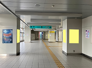 あおなみ線 改札集中貼広告