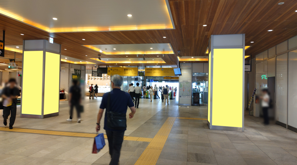 新宿新南口改札内柱シートA・B