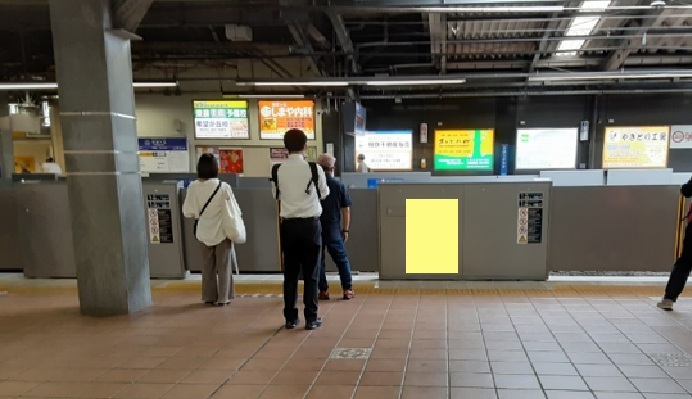 相鉄希望ヶ丘駅ホームドア広告