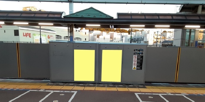 相鉄緑園都市駅ホームドア広告