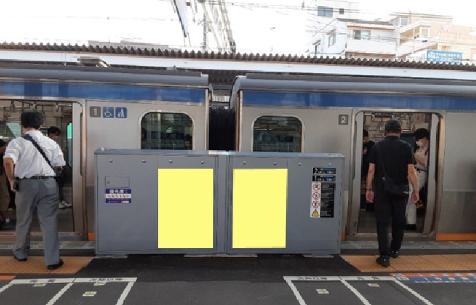 相鉄西谷駅ホームドア広告