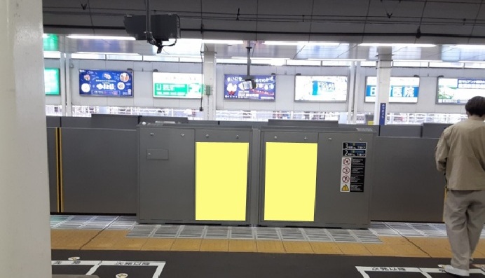 相鉄三ツ境駅ホームドア広告