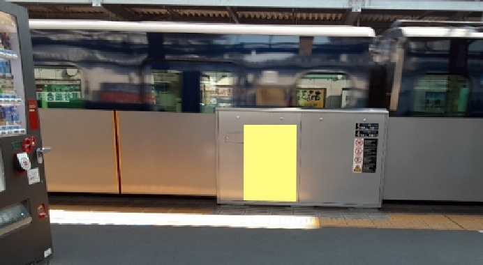 相鉄瀬谷駅ホームドア広告