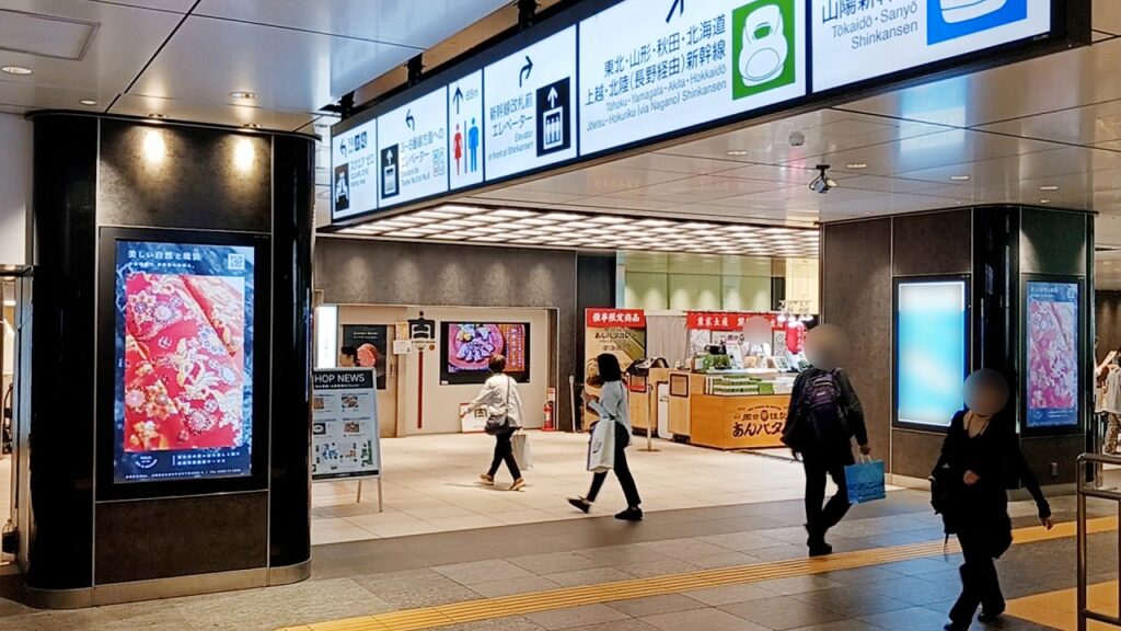 掲載事例_J・ADビジョン東京駅新幹線北乗換口 (2)