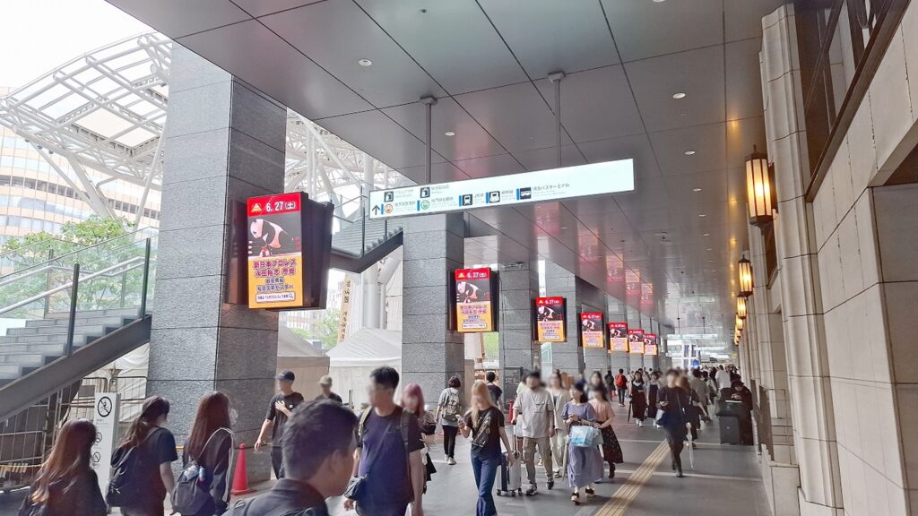JR博多駅前に連続して放映された、九州プロレス様「九州超元気祭」のイベント告知広告