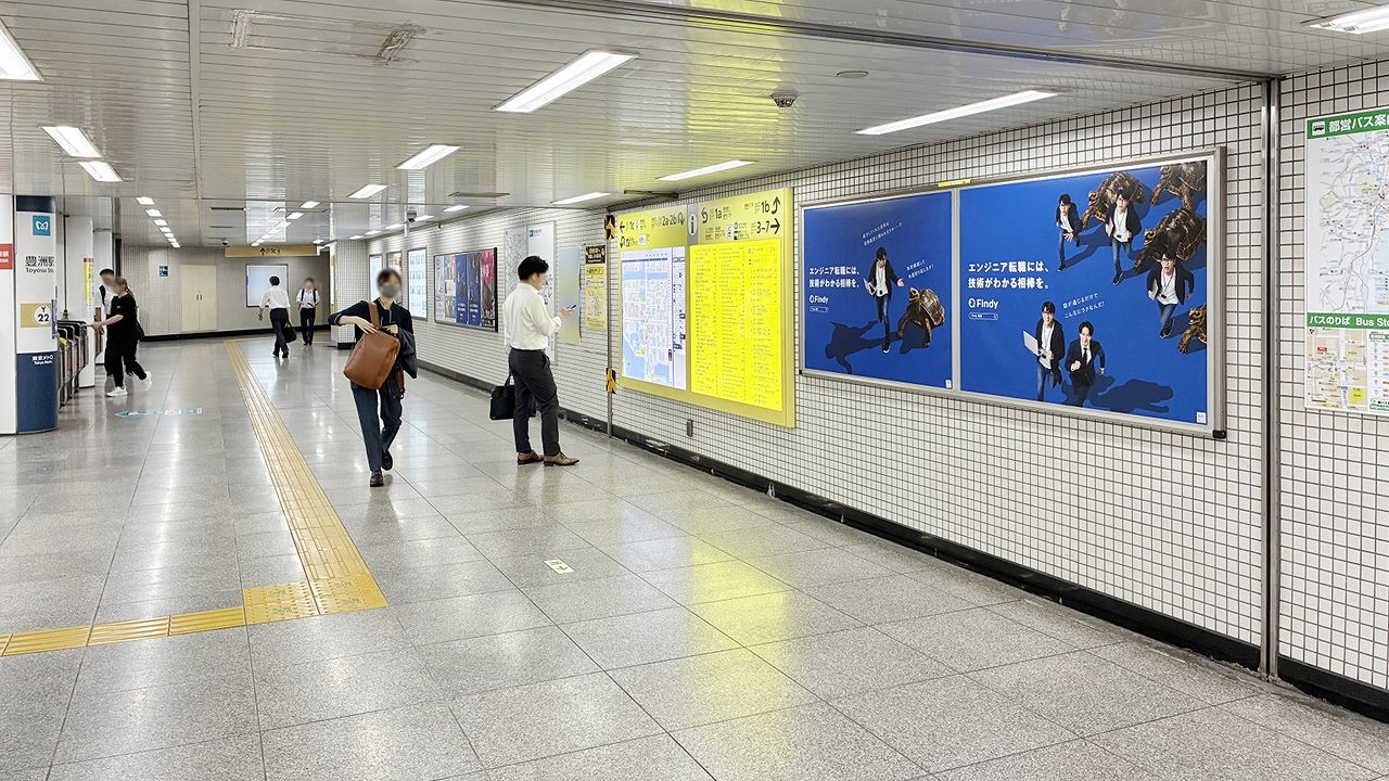 ファインディ株式会社_豊洲駅_駅ポスターB0サイズ掲載写真 (1)