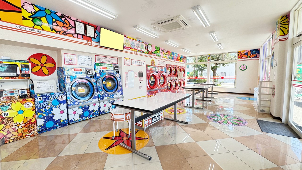 WASH VISIONを設置したコインランドリー店内